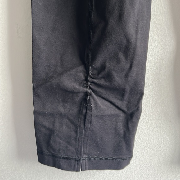 Lululemon Capri Pants Size 4 - Picture 5 of 6